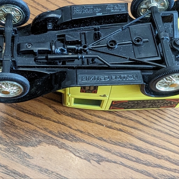 Die Cast .Ford Model A. Home of the Handyman. Home Hardware advertising. EUC. - Picture 8 of 8